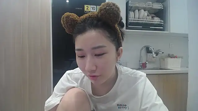 Snapshot of Asiagirll chatting on 06.16.26 Asiagirll online show from 06.16.26