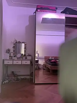 Pia July  online show from 02.05.26