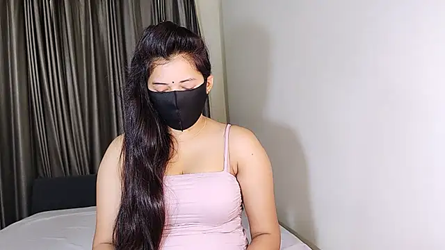 Snapshot of YourLovelyQueen chatting on 12.08.24 YourLovelyQueen online show from 12.08.24