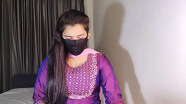 Snapshot of YourLovelyQueen chatting on 01.22.25 YourLovelyQueen online show from 01.22.25
