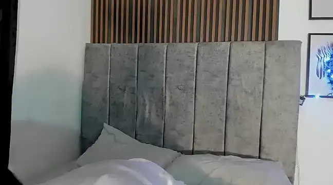 Hanna Risso online show from 12.28.24