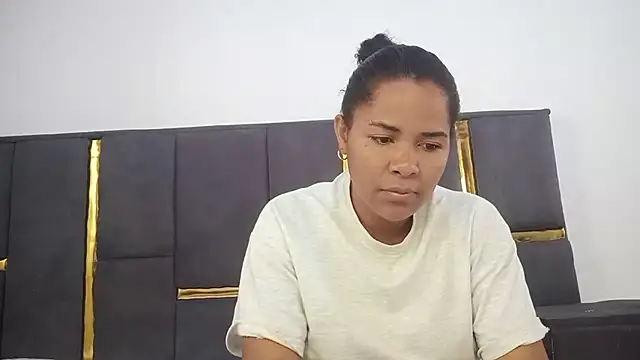 Snapshot of aleixane chatting on 04.23.26 aleixane online show from 04.23.26