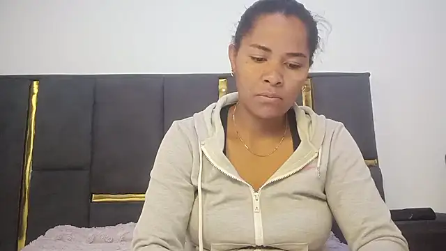 Snapshot of aleixane chatting on 05.15.26 aleixane online show from 05.15.26