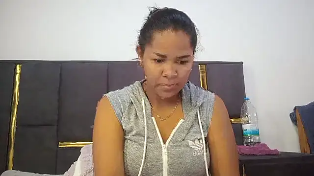 Snapshot of aleixane chatting on 05.28.26 aleixane online show from 05.28.26