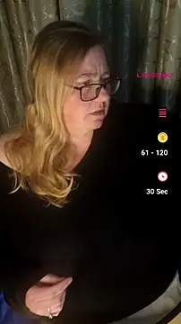 Snapshot of Iceprincess2bad4u chatting on 07.04.26 Iceprincess2bad4u online show from 07.04.26