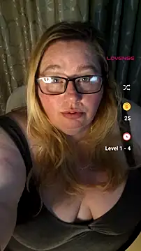 Snapshot of Iceprincess2bad4u chatting on 07.10.26 Iceprincess2bad4u online show from 07.10.26