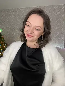 Snapshot of EvaBarsa_ chatting on 12.13.24 EvaBarsa  online show from 12.13.24