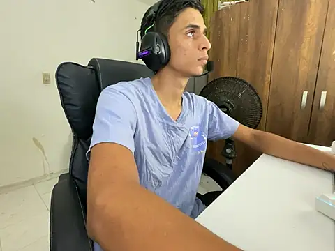 Snapshot of Max_TheHorseDick chatting on 02.01.25 Max TheHorseDick online show from 02.01.25