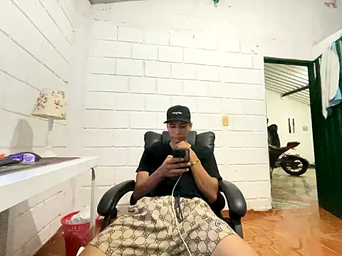 Snapshot of Max_TheHorseDick chatting on 11.23.25 Max TheHorseDick online show from 11.23.25