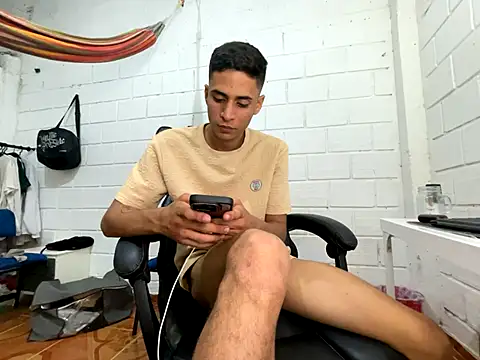 Snapshot of Max_TheHorseDick chatting on 12.14.25 Max TheHorseDick online show from 12.14.25