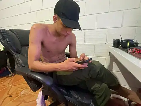 Max TheHorseDick online show from 02.12.26