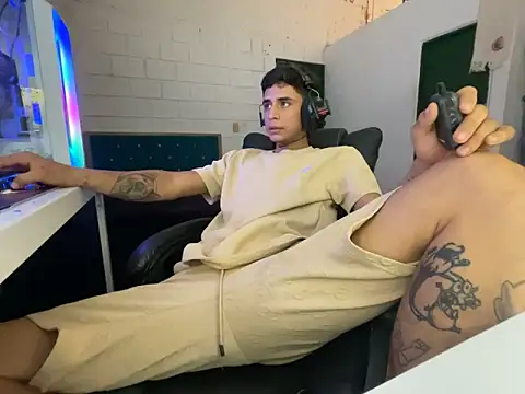 Max TheHorseDick online show from 03.12.26