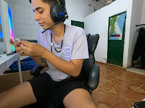 Max TheHorseDick online show from 04.16.26