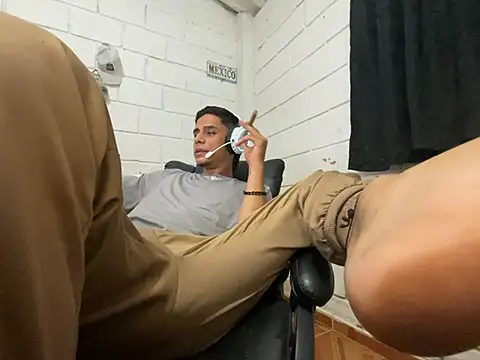Max TheHorseDick online show from 05.27.26