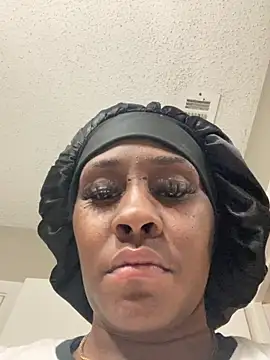 Foreignthababyy online show from 11.14.25