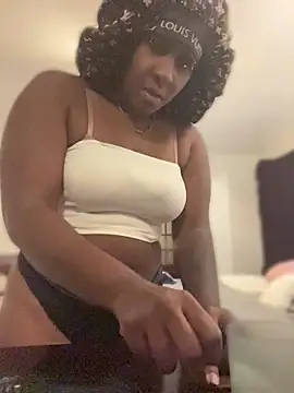 Snapshot of Foreignthababyy chatting on 05.18.26 Foreignthababyy online show from 05.18.26