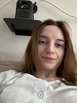 Snapshot of -AngelAri- chatting on 03.15.25 -AngelAri- online show from 03.15.25