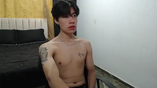 Snapshot of Elio-cam chatting on 12.19.24 Elio-cam online show from 12.19.24