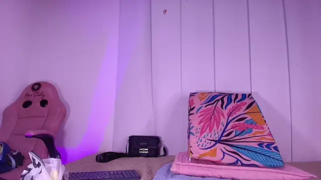 raven lilith  online show from 10.17.25