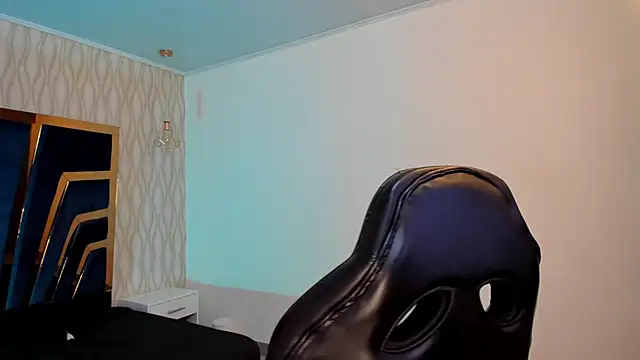 Snapshot of Petesevans chatting on 10.28.25 Petesevans online show from 10.28.25