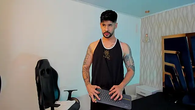 Snapshot of Petesevans chatting on 10.29.25 Petesevans online show from 10.29.25