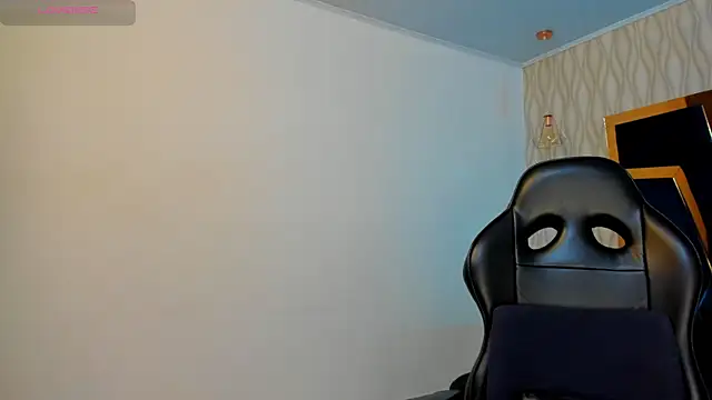 Snapshot of Petesevans chatting on 10.31.25 Petesevans online show from 10.31.25