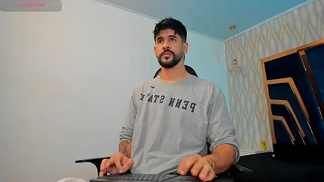 Snapshot of Petesevans chatting on 11.06.25 Petesevans online show from 11.06.25