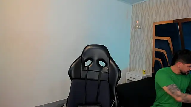 Snapshot of Petesevans chatting on 11.10.25 Petesevans online show from 11.10.25