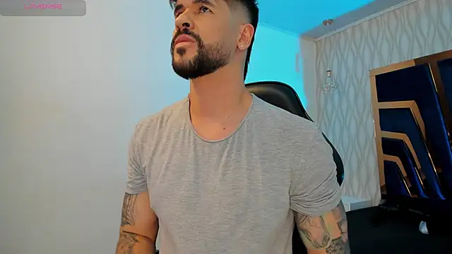 Snapshot of Petesevans chatting on 11.15.25 Petesevans online show from 11.15.25