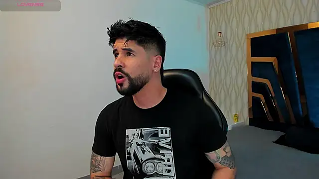 Snapshot of Petesevans chatting on 11.19.25 Petesevans online show from 11.19.25