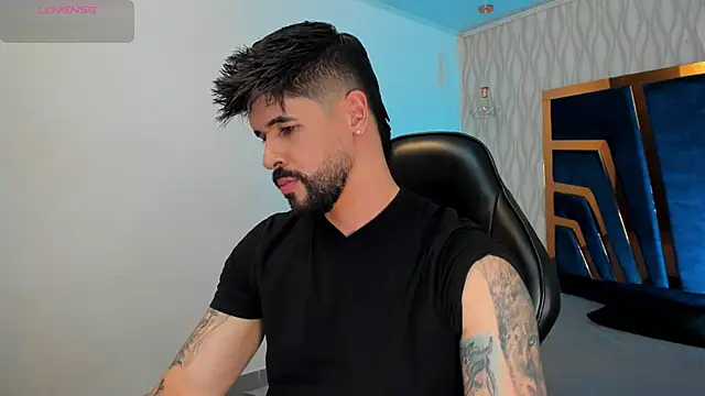 Snapshot of Petesevans chatting on 11.21.25 Petesevans online show from 11.21.25