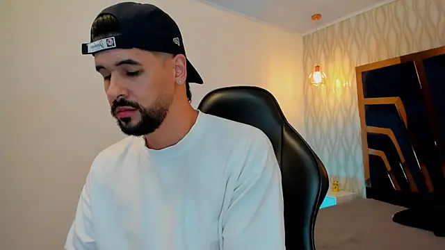 Snapshot of Petesevans chatting on 11.30.25 Petesevans online show from 11.30.25