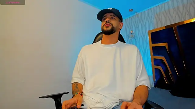 Snapshot of Petesevans chatting on 12.14.25 Petesevans online show from 12.14.25