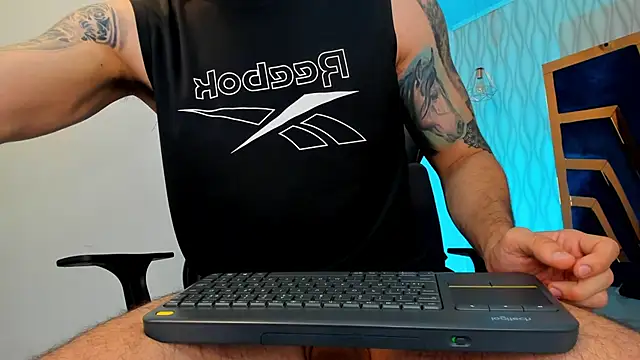 Snapshot of Petesevans chatting on 12.15.25 Petesevans online show from 12.15.25