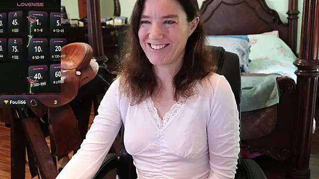 Snapshot of thornburyrose chatting on 01.14.25 thornburyrose online show from 01.14.25