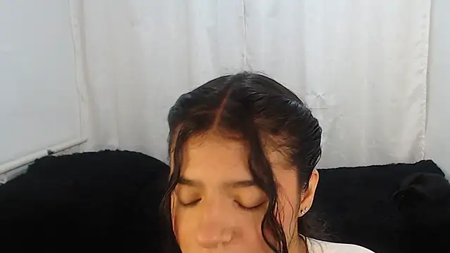 Snapshot of Liz_Galactic chatting on 12.15.24 Liz Galactic online show from 12.15.24