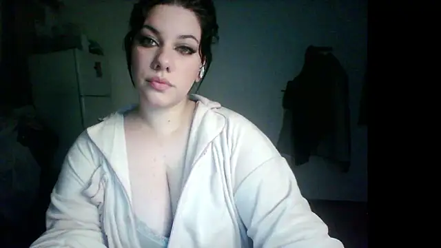 Snapshot of Janefruti chatting on 06.14.26 Janefruti online show from 06.14.26