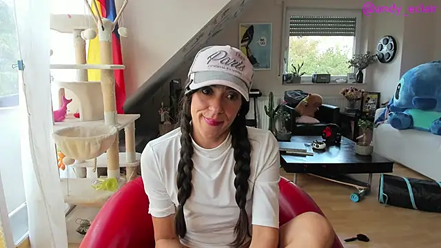 Snapshot of tinny_williams chatting on 10.05.25 tinny williams online show from 10.05.25