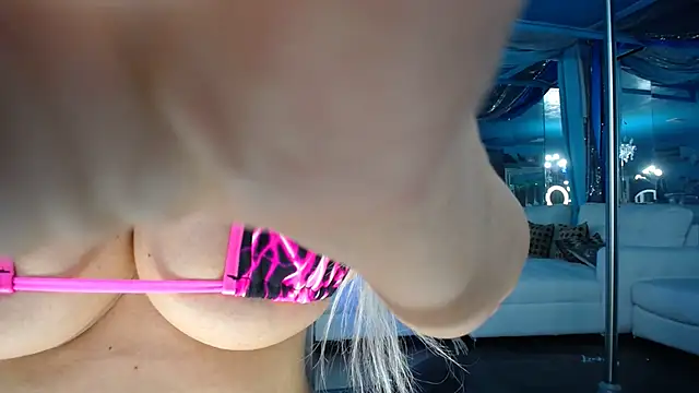 ADRIANNA FOX online show from 09.27.25