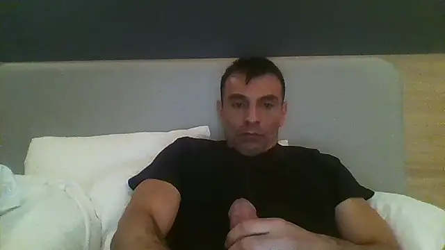 Snapshot of Hugebiglongcockcoupl chatting on 12.21.25 Hugebiglongcockcoupl online show from 12.21.25