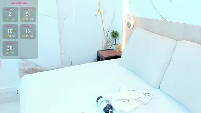 Snapshot of angiee_roses chatting on 06.17.26 angiee roses online show from 06.17.26