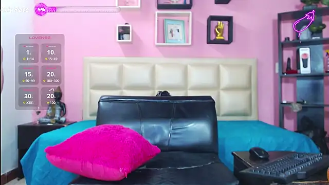 Snapshot of sharoll_nasty chatting on 10.24.25 sharoll nasty online show from 10.24.25