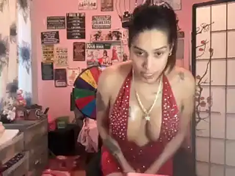 Snapshot of latinacubana chatting on 12.20.24 latinacubana online show from 12.20.24