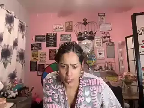 Snapshot of latinacubana chatting on 01.22.25 latinacubana online show from 01.22.25