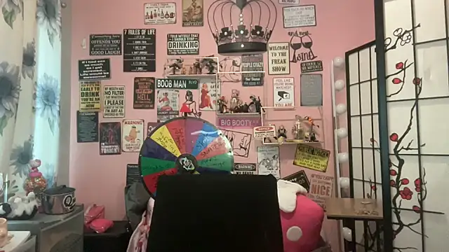 Snapshot of latinacubana chatting on 02.05.25 latinacubana online show from 02.05.25