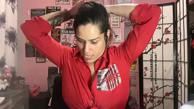 Snapshot of latinacubana chatting on 02.16.25 latinacubana online show from 02.16.25