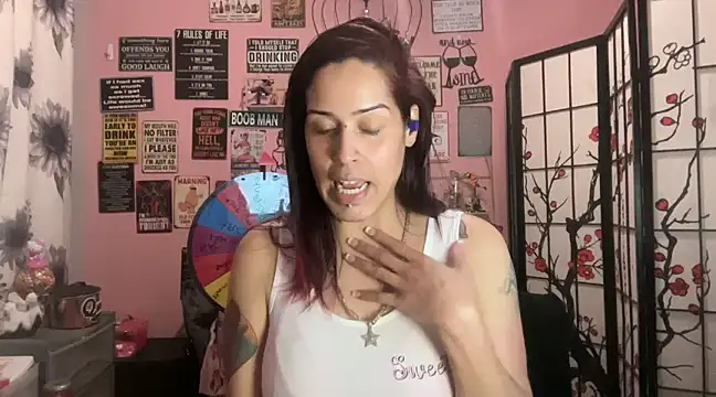 Snapshot of latinacubana chatting on 03.09.25 latinacubana online show from 03.09.25