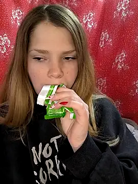 Zuli Kiska online show from 04.10.26