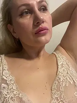 YourBlondee online show from 12.16.24