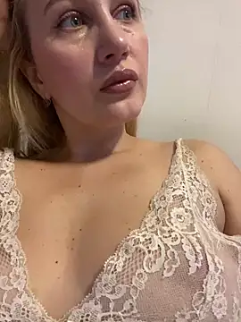 YourBlondee online show from 12.24.24